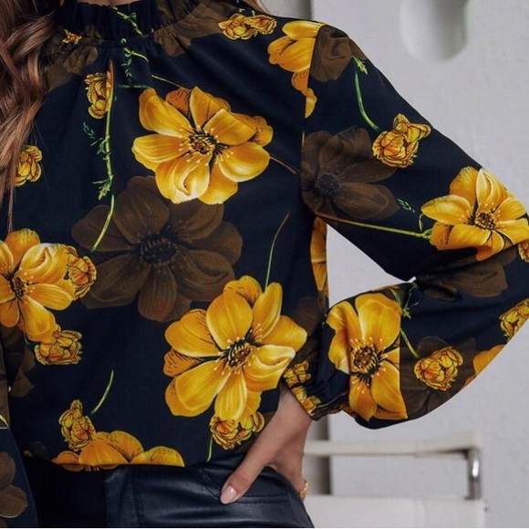 Black/Yellow Floral Collar Top with Lantern Sleeves in L - Picture 2 of 5
